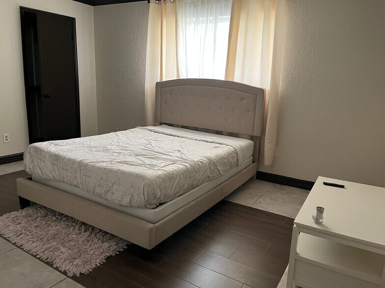 Building Photo - 3503 Canterbury Dr