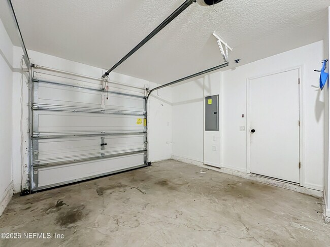 Building Photo - 8224 Halls Hammock Ct