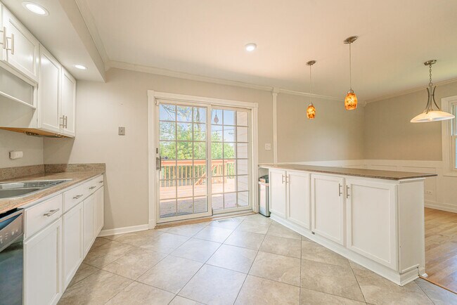 Building Photo - 21W458 Buckingham Rd