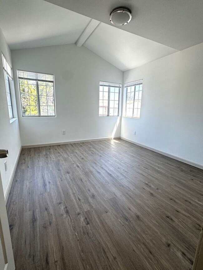 Building Photo - 111 Ximeno Ave