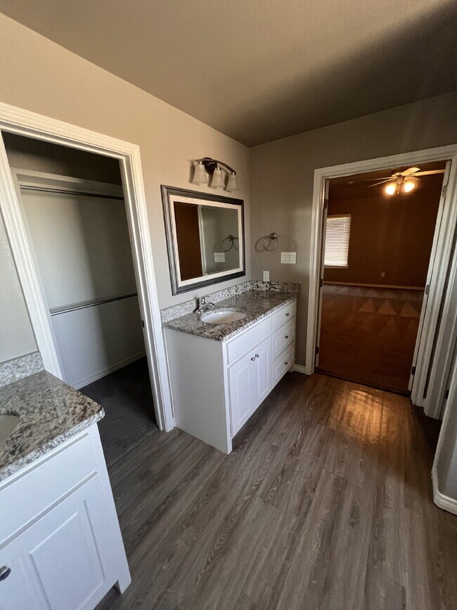 Building Photo - 3 Bedroom Home in Shallowater