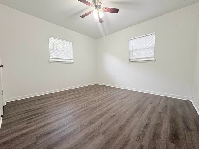 Building Photo - 809 Briandav St