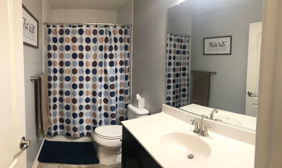 Guest Bathroom - 7926 Quidditch Ln