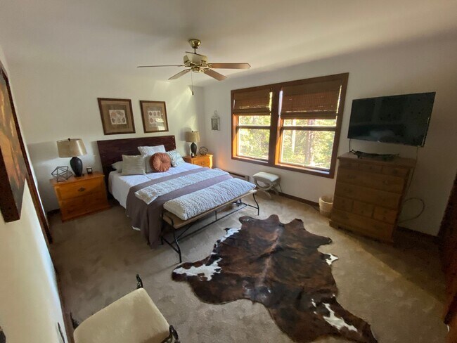 Building Photo - Truckee Ski Lease Available