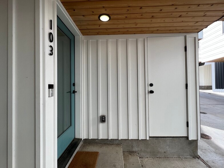 outdoor attached storage closet - 913 Duncan Ln
