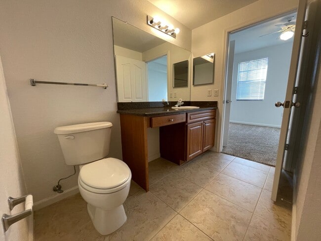 Building Photo - ANNUAL RENTAL - POSITANO PLACE 2 BED / 2 BATH WITH GARAGE