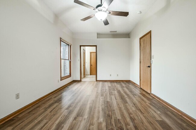 Building Photo - 1108 Redwood Dr