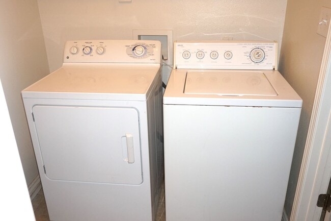 Building Photo - Cute 2-Bedroom Close to Downtown Boise