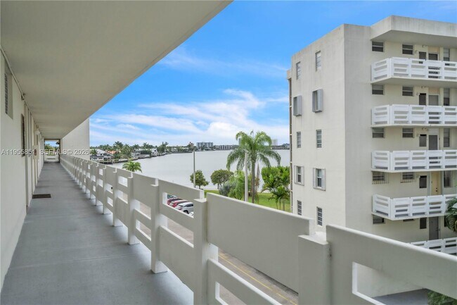 Building Photo - 3030 Marcos Dr