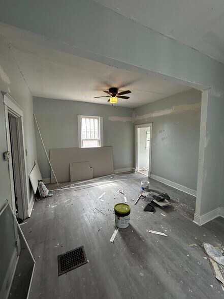 Building Photo - 5657 Roosevelt Pl