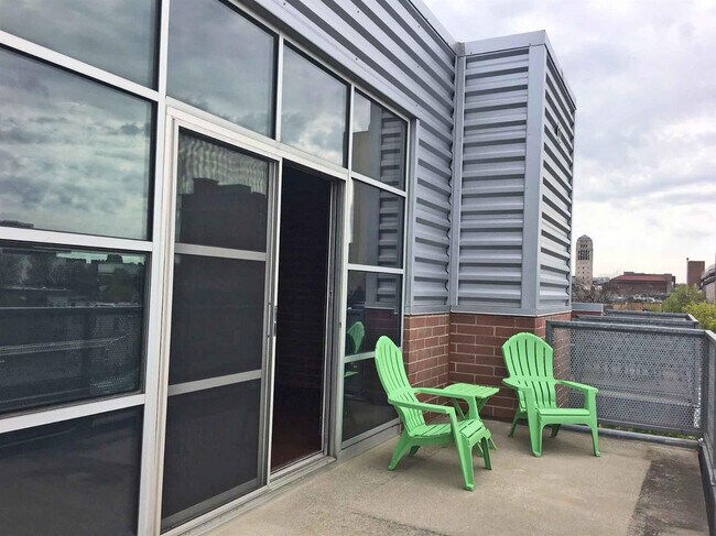 Building Photo - 322 E Liberty St