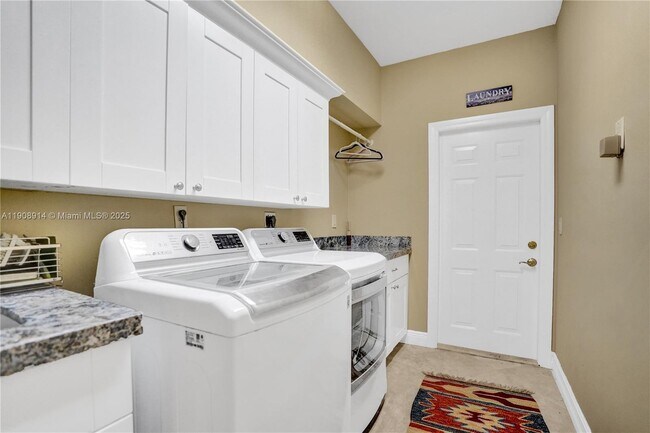 Building Photo - 21190 N Sweetwater Ln