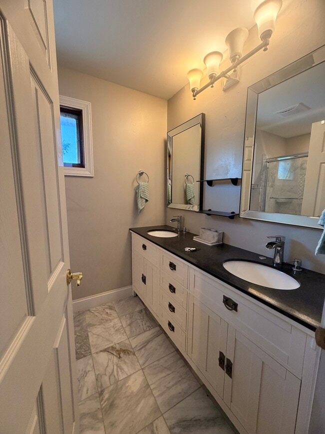 Building Photo - 7791 Sherwood Cir S