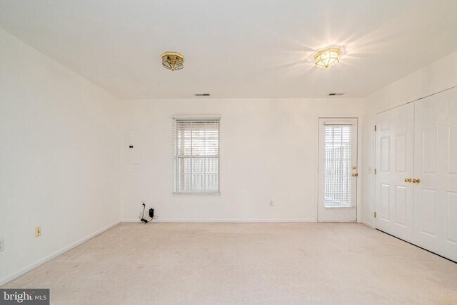 Building Photo - 2507 James Maury Dr
