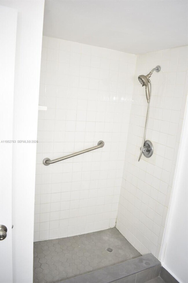 Building Photo - 16465 NE 22nd Ave