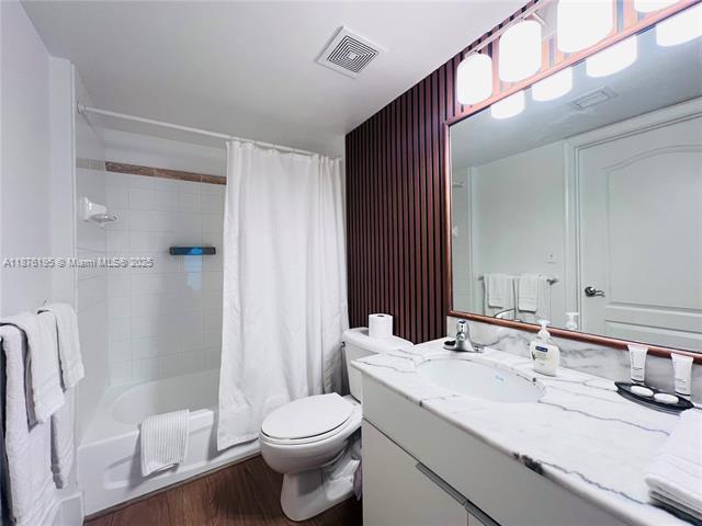 Building Photo - 1200 Brickell Bay Dr