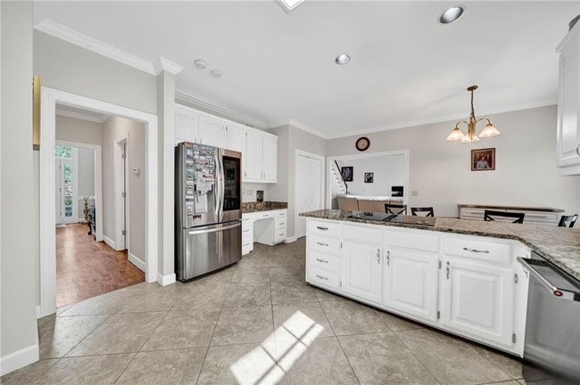 Building Photo - 2448 Kings Arms Dr