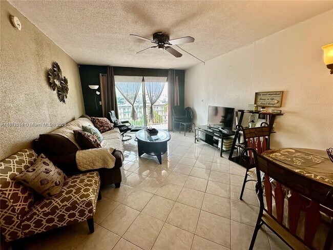Building Photo - 2200 E Hallandale Beach Blvd