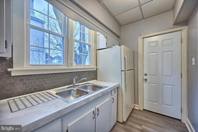 Building Photo - 413 W Louther St
