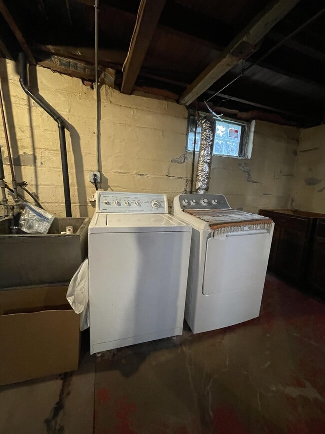 Building Photo - 4032 23rd Ave S