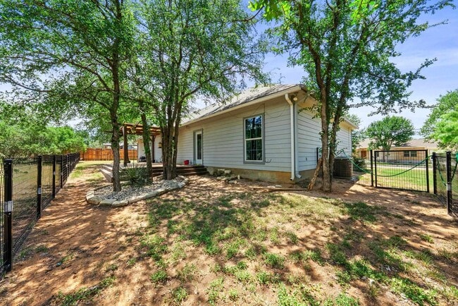 Building Photo - 136 W Maple Dr