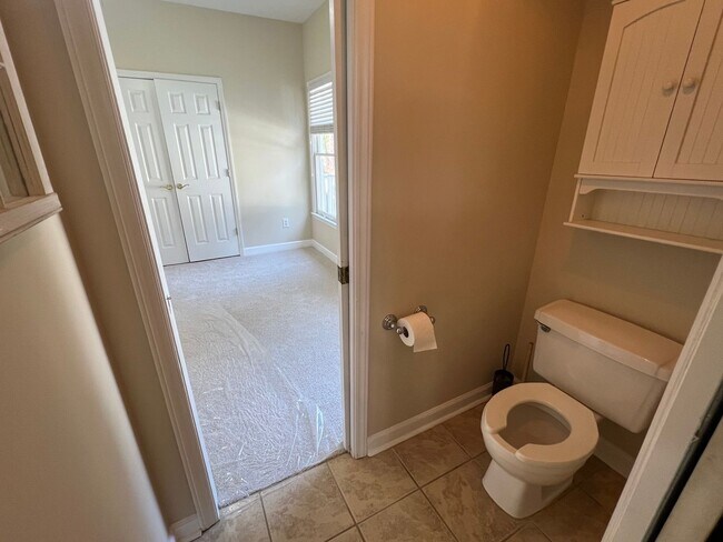 Building Photo - 123 Forest Green Dr