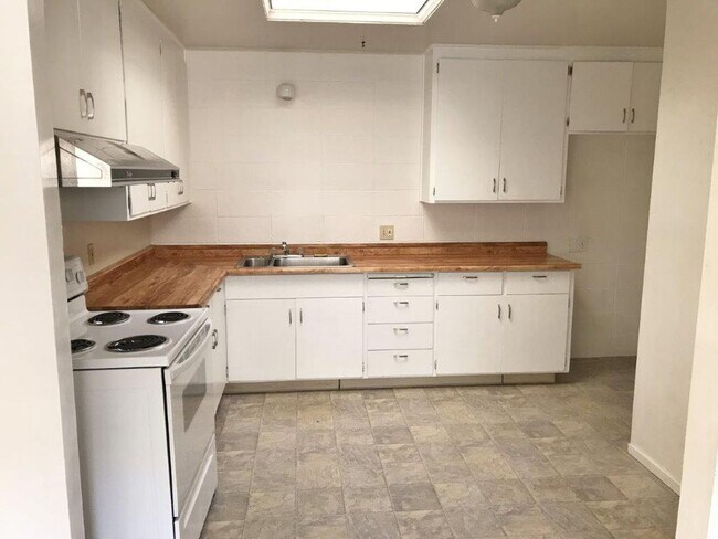 Building Photo - 3 Bedroom 1 Bath w/ 1 Car Garage and Yard - North Vacaville *STAR RENTALS
