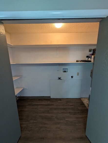 Building Photo - 1827 S Fairway Dr