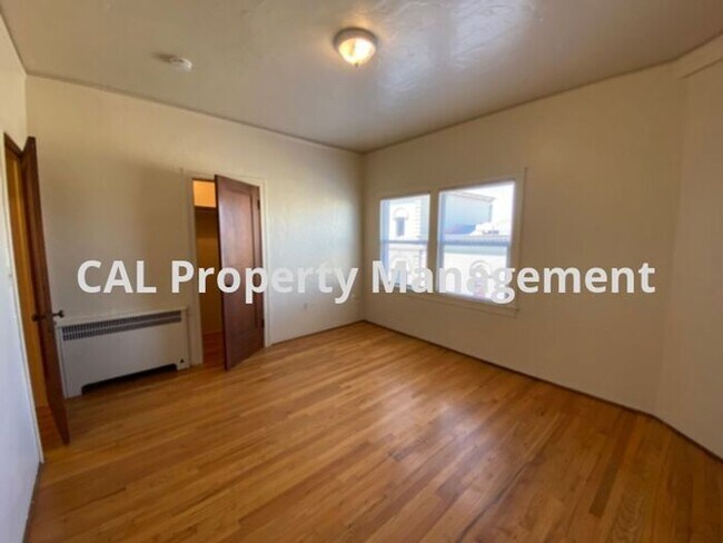 Building Photo - Upper level 1-bedroom apartment near downt...