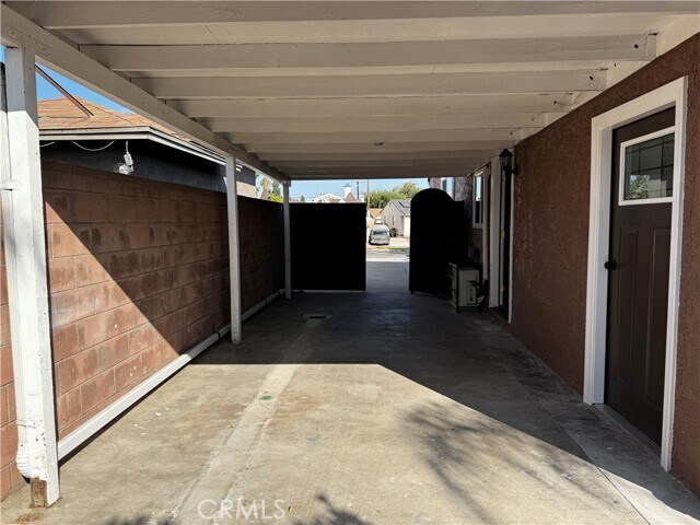Building Photo - 4563 Bridgeview Ave