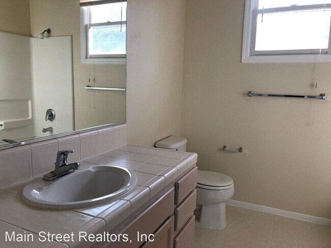 Building Photo - 1 br, 1 bath House - 421 Washington St