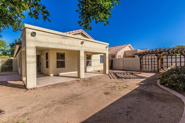 Building Photo - POPULAR RED MOUNTAIN RANCH COMMUNITY