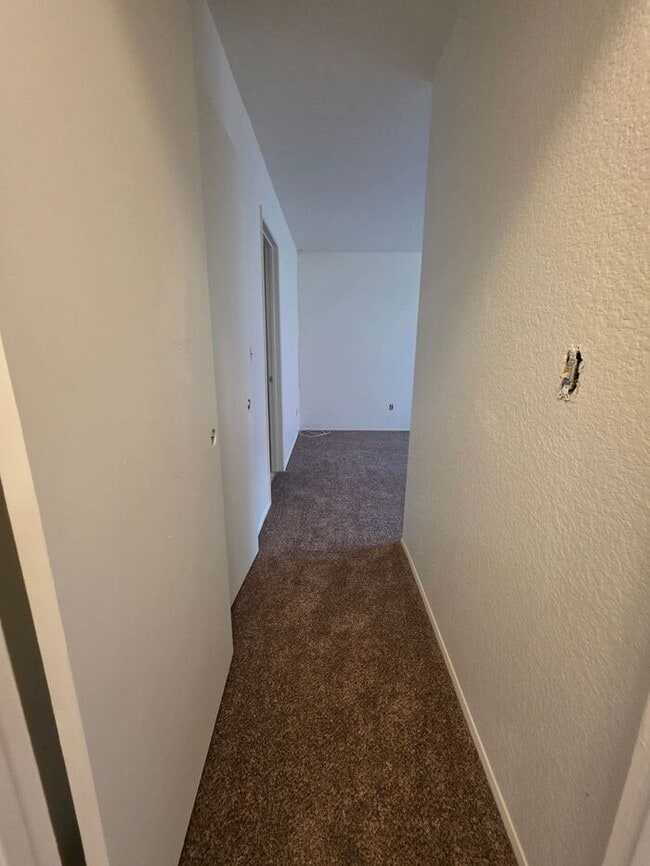 Building Photo - 1/2 off 1st Months Rent!! Summer Special on Santa Margarita (3BR/2BA)