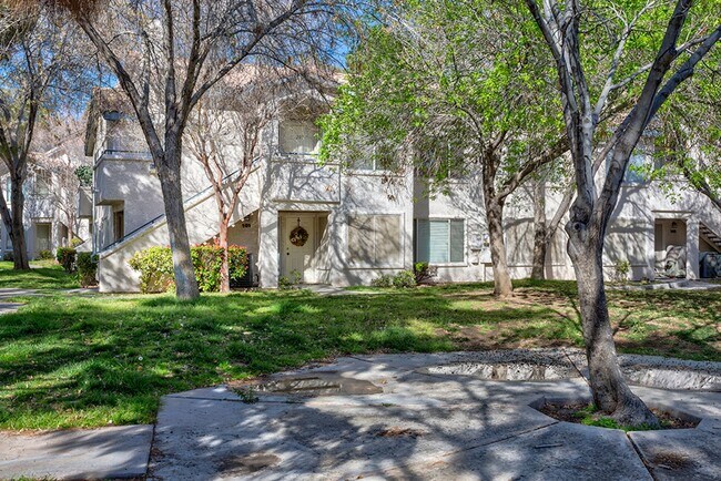 Building Photo - 2 Bed, 2 Bath Beautiful condo available now!