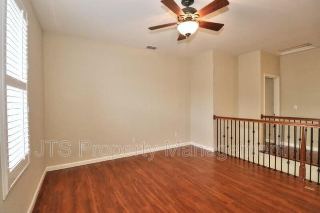 Building Photo - 217 Barnhill Dr