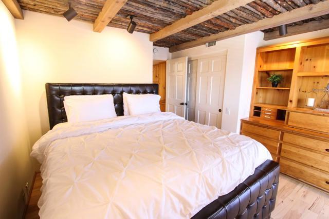 Building Photo - 2027 Glasgow Ave