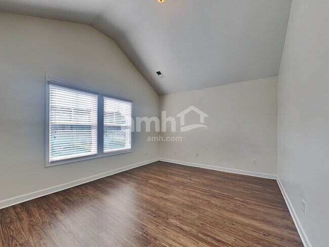 Building Photo - 530 Lateleaf Dr