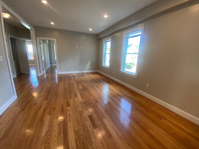 Building Photo - 17 Maywood St