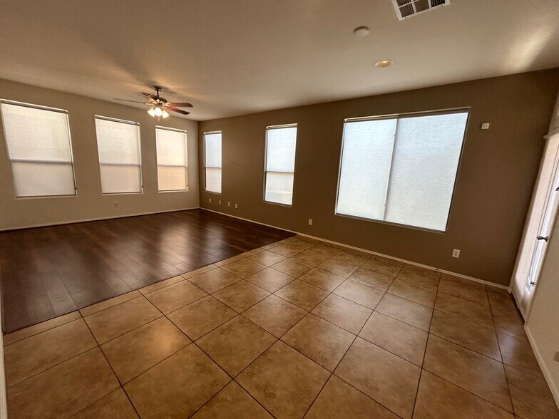 Building Photo - 3161 S Southwind Dr
