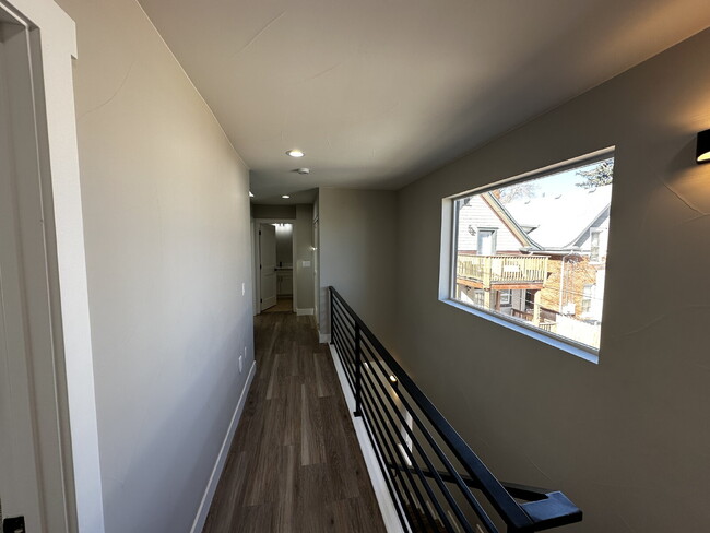 Building Photo - "Spacious & Stylish Duplex Oasis: 2 Bed, 2...