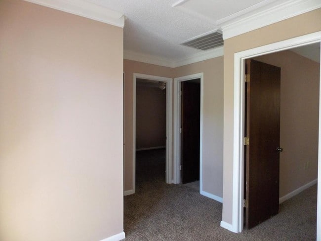 Building Photo - 119 Greenbriar Trail