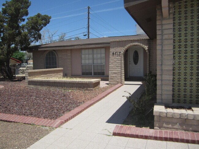 Building Photo - 6717 Southwind Dr