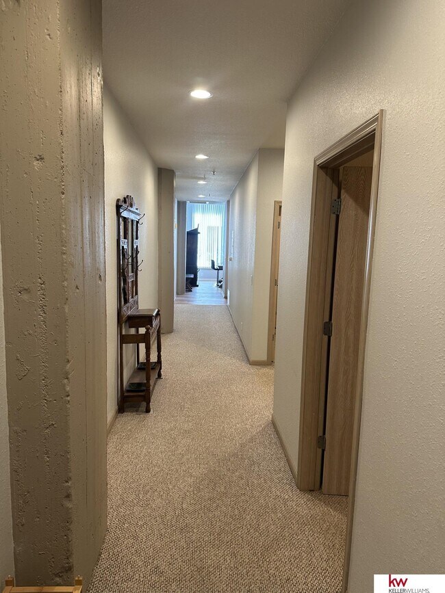 Building Photo - 312 S 16th St