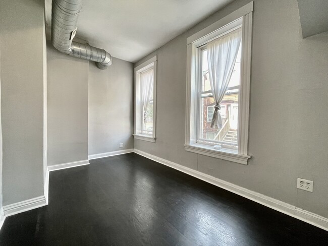 Building Photo - 2615 W Potomac Ave