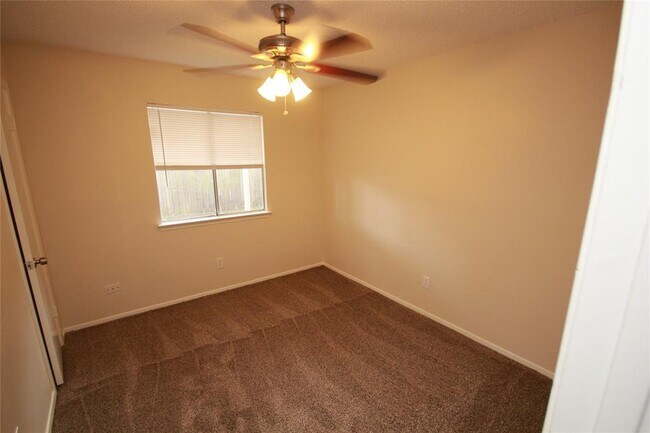 Building Photo - 2314 Townhall Ln