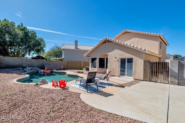 Building Photo - 829 N Bluejay Dr