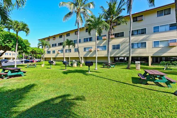 Picnic BBQ area - 350 Aoloa St