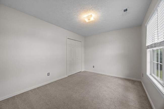 Building Photo - Welcome to Ashcroft at the Commons!