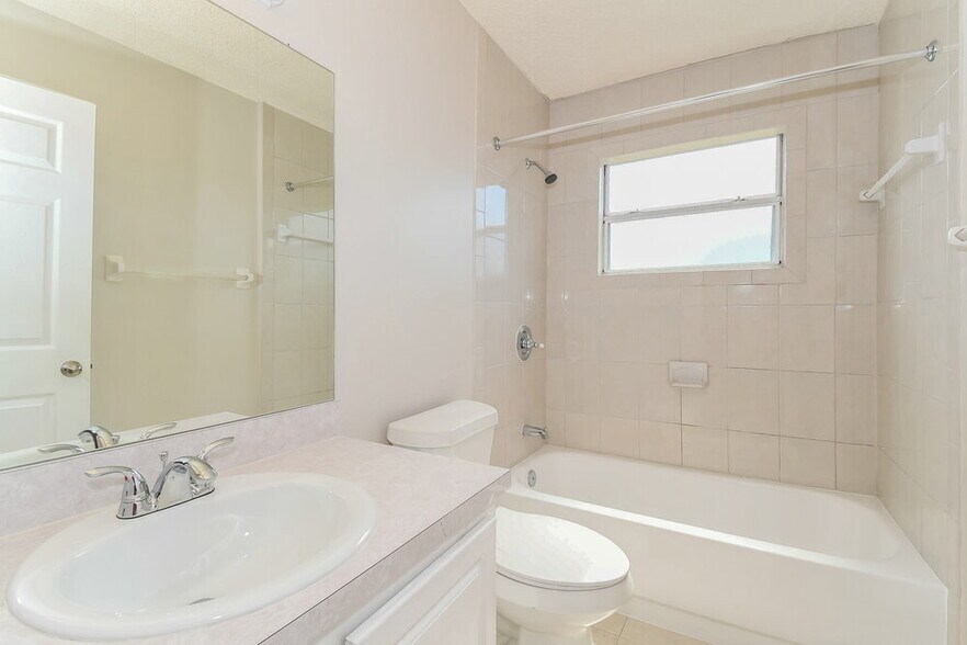 Building Photo - 3176 Chads Ct