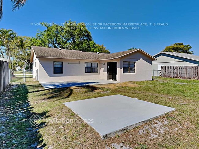 Building Photo - 9754 Saddlebrook Dr